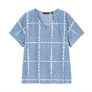 Marimekko Uniqlo light blue and white denim V-neck short sleeve blouse NWT